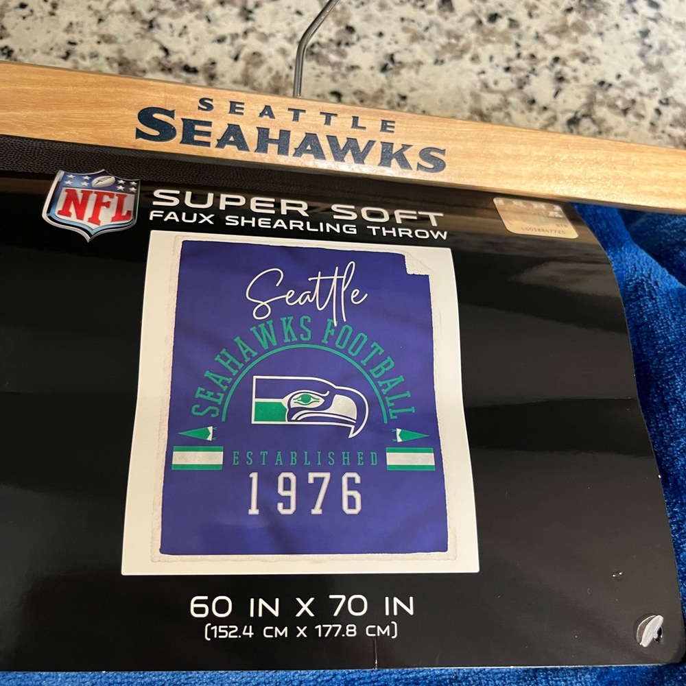 Seattle Seahawks throw - Picture 3 of 10